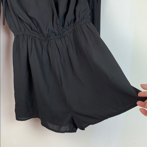 Ark & Co pleated sleeve cold shoulder romper EUC - Picture 7 of 12